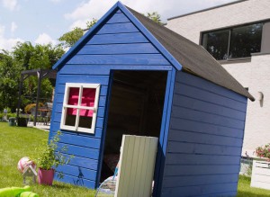 cabane-maisonnette-en-bois-pour-enfant-marina-cadeau-noël