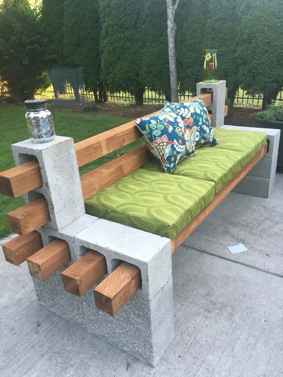 Banc de jardin crée avec des parpaings