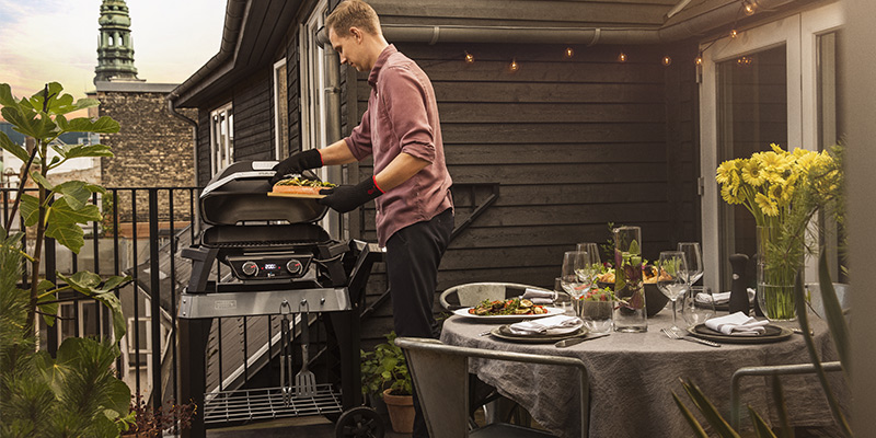 Faire un barbecue électrique Weber en ville