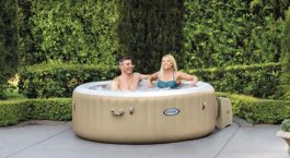 Inclusion pastille de brome dans un spa gonflable Bestway 