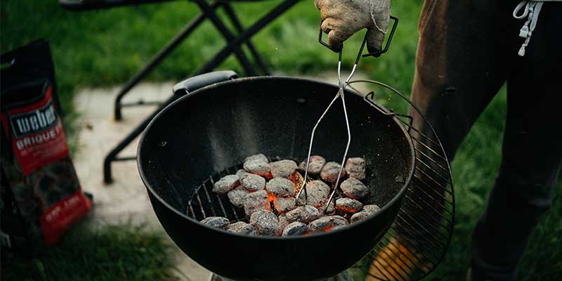 Comment choisir le bon charbon pour son barbecue ?