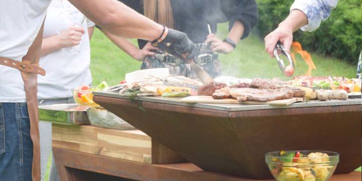 Convivialité du brasero barbecue